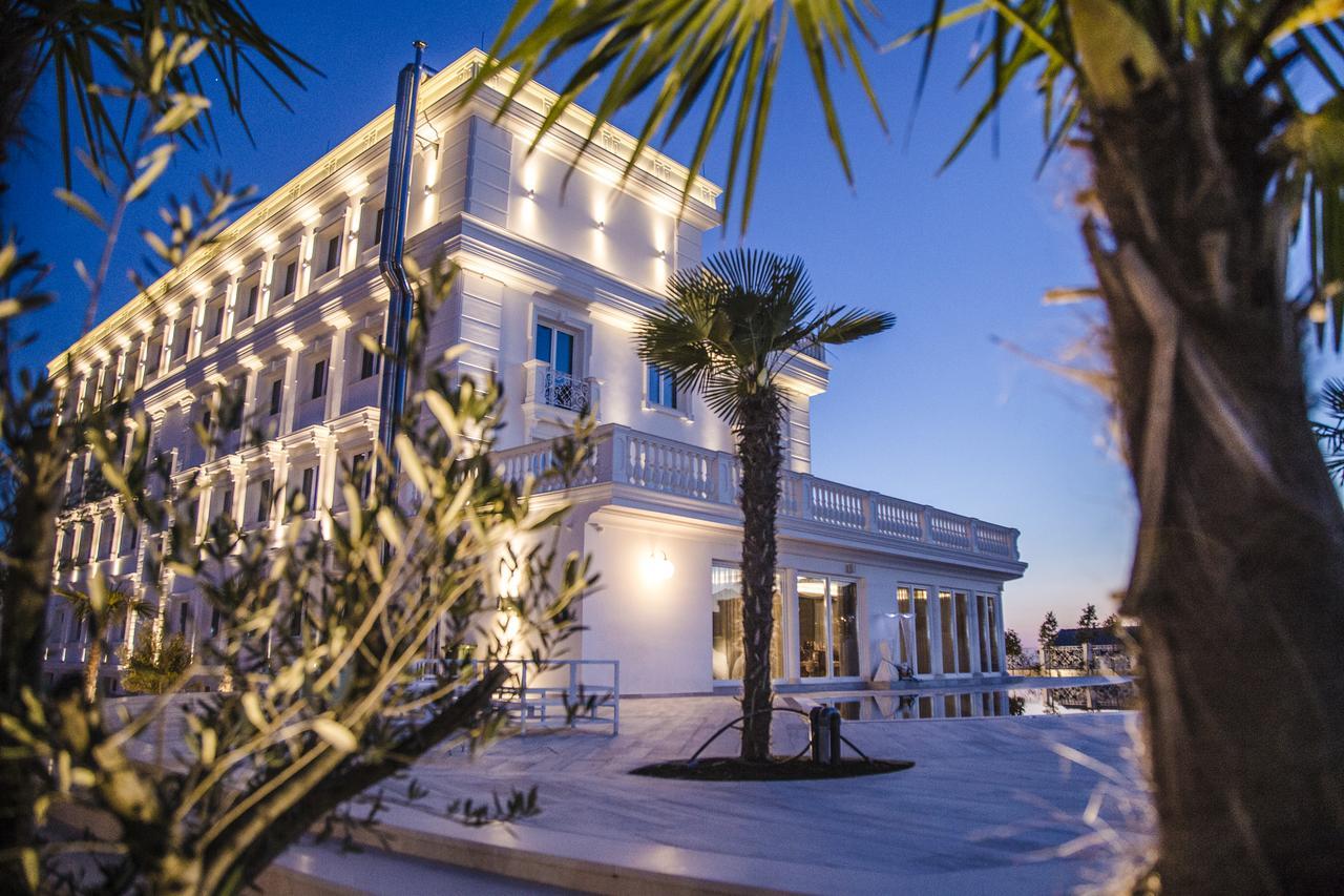 Hotel Villa Pascucci Durres Exterior photo